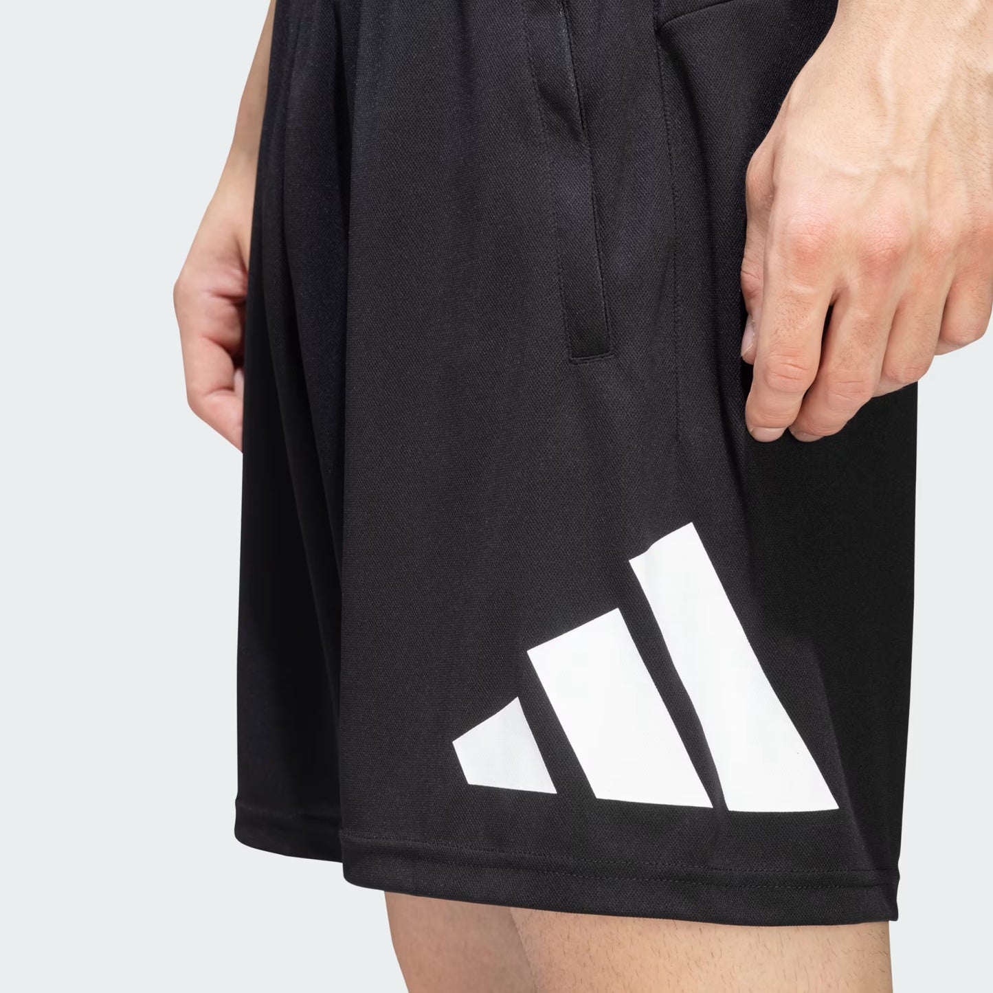 IV8179 Train Essentials Logo Shorts