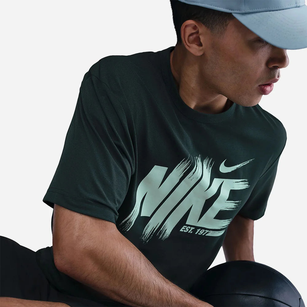 HV0382-390 MEN'S NIKE DRI-FIT UV HYVERSE T-SHIRT
