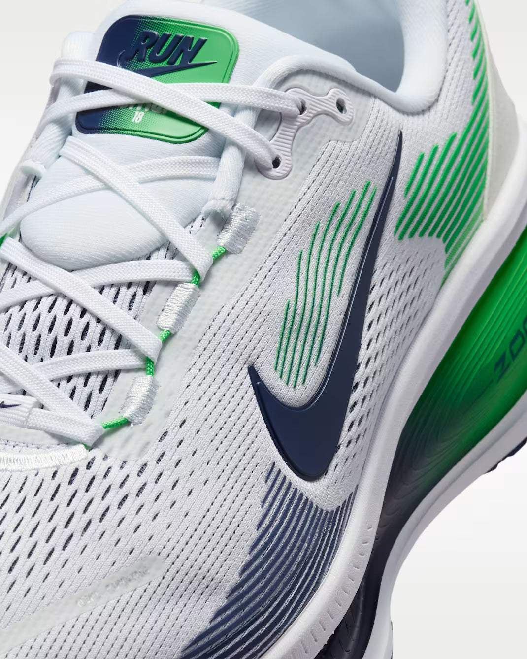 IF0514-101 Nike Vomero 18