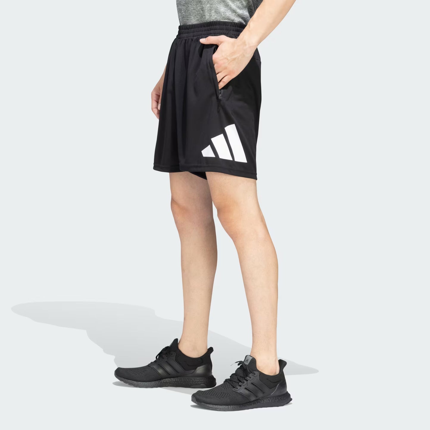 IV8179 Train Essentials Logo Shorts