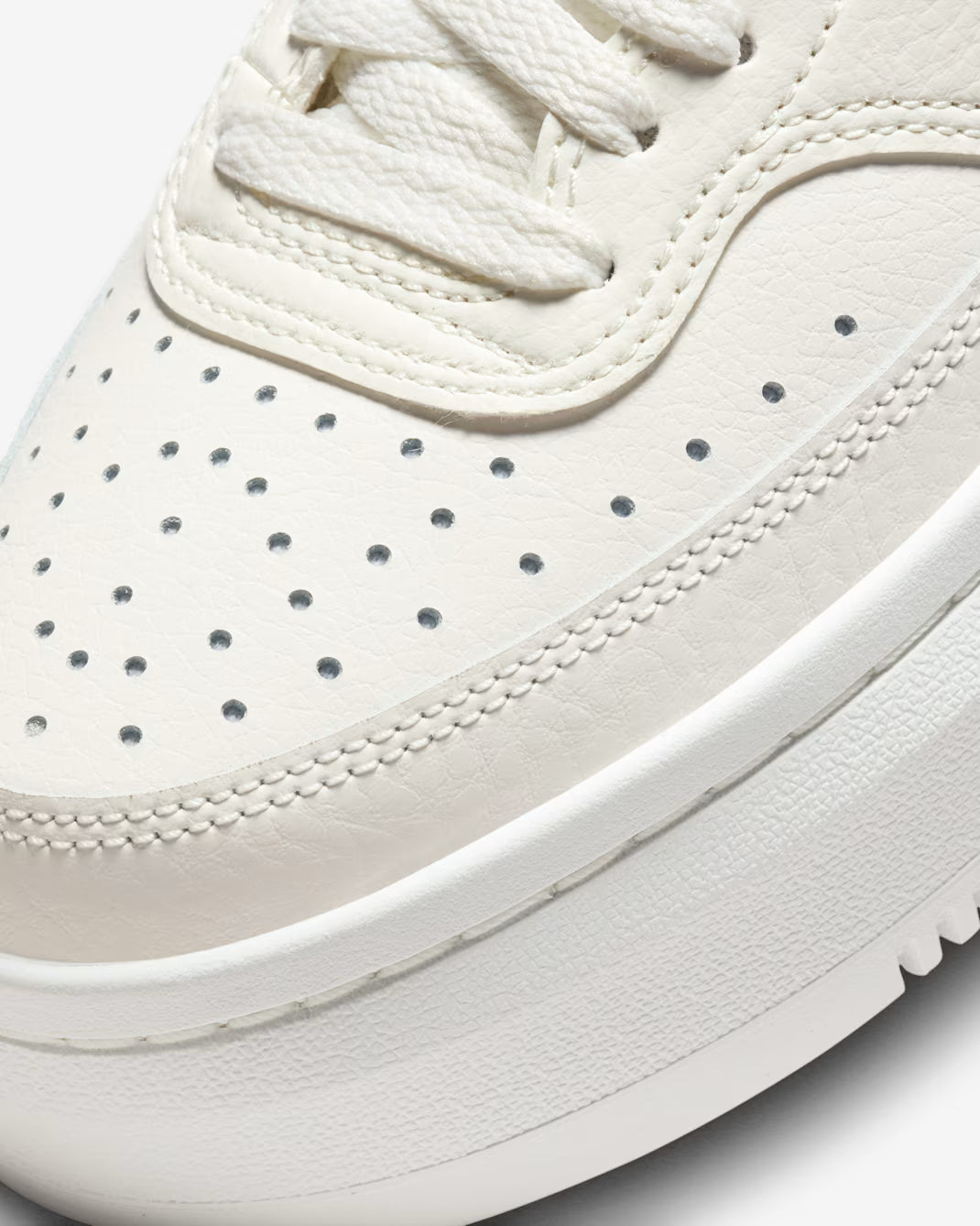 DM0113-100-W NIKE COURT VISION ALTA LTR