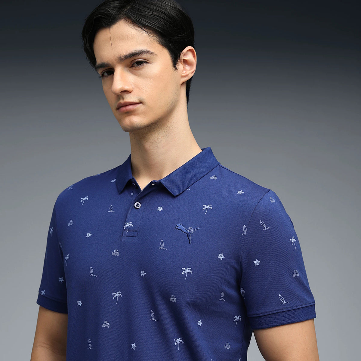 69390849 ESS ELEVATED Ditsy Print Polo Blue Jewel
