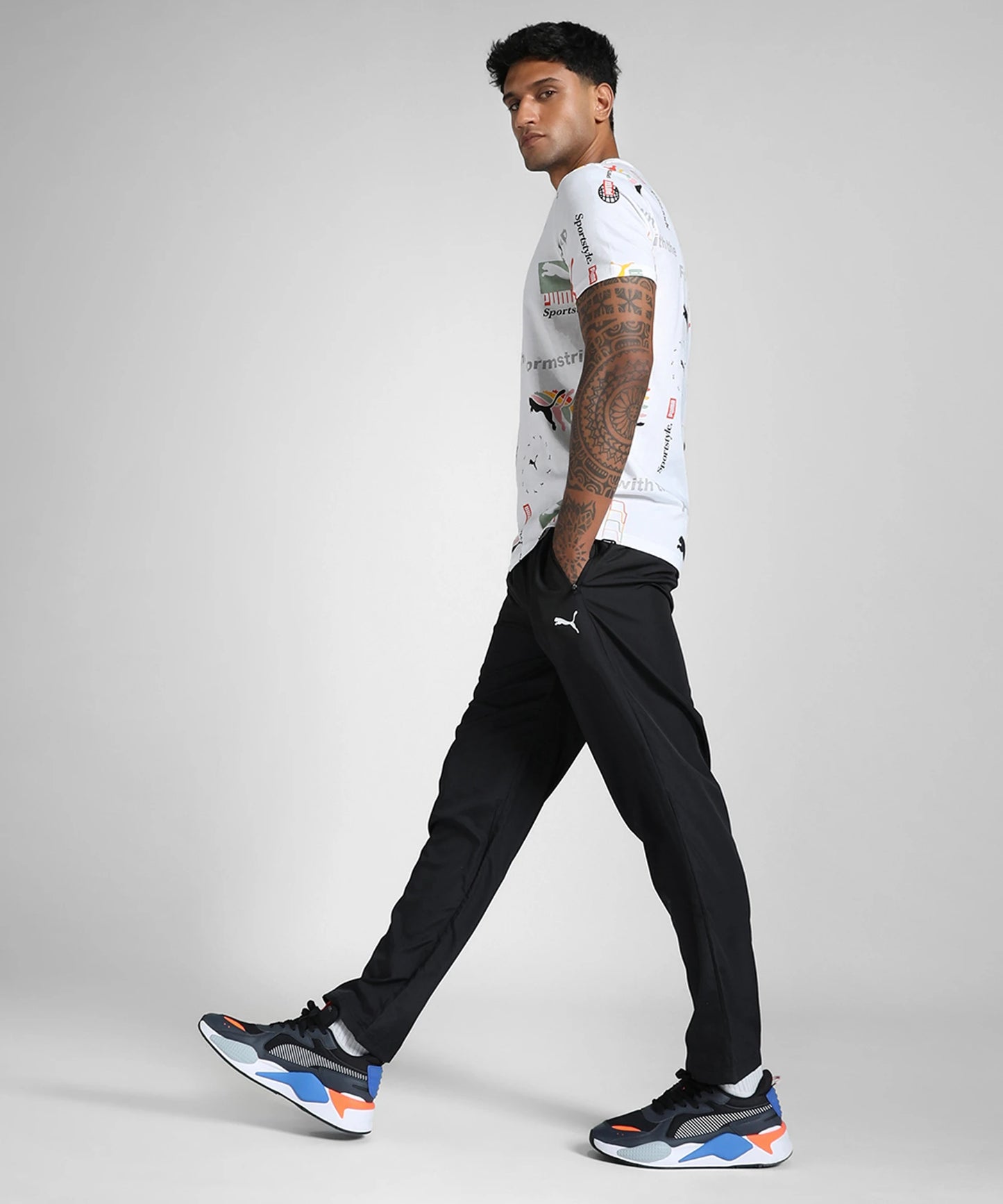 68704801 ESS Zippered Woven Pants op PUMA Black